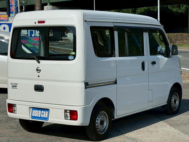 ＮＶ１００クリッパーバン ＤＸ　５ＡＧＳ車　ハイルーフ　４人乗　集中ドアロック　両側スライドドア　ヘッドライトレベライザー　エアコン　パワステ　ダブルエアバッグ　フルフラットシート　ドアバイザー　スペアキー　禁煙車　取説　記録簿（8枚目）
