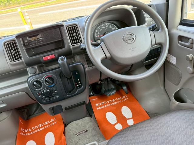 ＮＶ１００クリッパーバン ＤＸ　５ＡＧＳ車　ハイルーフ　４人乗　集中ドアロック　両側スライドドア　ヘッドライトレベライザー　エアコン　パワステ　ダブルエアバッグ　フルフラットシート　ドアバイザー　スペアキー　禁煙車　取説　記録簿（18枚目）
