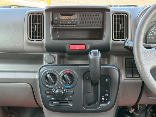 ＮＶ１００クリッパーバン ＤＸ　５ＡＧＳ車　ハイルーフ　４人乗　集中ドアロック　両側スライドドア　ヘッドライトレベライザー　エアコン　パワステ　ダブルエアバッグ　フルフラットシート　ドアバイザー　スペアキー　禁煙車　取説　記録簿（21枚目）