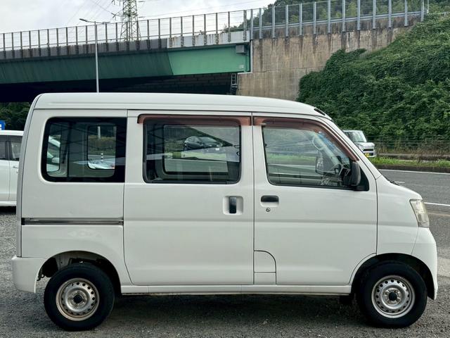 ハイゼットカーゴ スペシャル　ハイルーフ　４人乗　集中ドアロック　両側スライドドア　ヘッドライトレベライザー　エアコン　パワステ　ダブルエアバッグ　フルフラットシート　ドアバイザー　レンタカーアップ車　禁煙車　取扱説明書（7枚目）