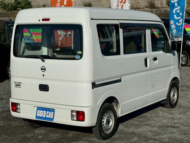 ＮＶ１００クリッパーバン ＤＸ　４人乗　社外コンポ　ＣＤ再生　スピーカー付　集中ドアロック　両側スライドドア　ヘッドライトレベライザー　エアコン　パワステ　ダブルエアバッグ　フルフラットシート　ドアバイザー　禁煙車（8枚目）