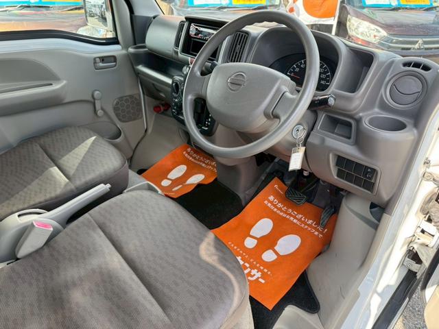 ＮＶ１００クリッパーバン ＤＸ　４人乗　社外コンポ　ＣＤ再生　スピーカー付　集中ドアロック　両側スライドドア　ヘッドライトレベライザー　エアコン　パワステ　ダブルエアバッグ　フルフラットシート　ドアバイザー　禁煙車（12枚目）