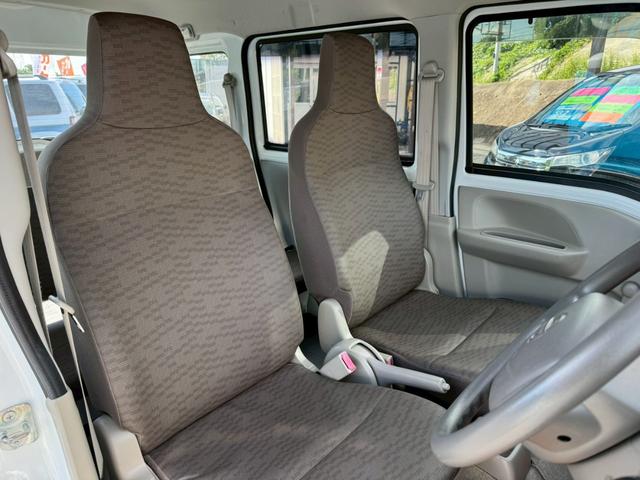 ＮＶ１００クリッパーバン ＤＸ　４人乗　社外コンポ　ＣＤ再生　スピーカー付　集中ドアロック　両側スライドドア　ヘッドライトレベライザー　エアコン　パワステ　ダブルエアバッグ　フルフラットシート　ドアバイザー　禁煙車（13枚目）