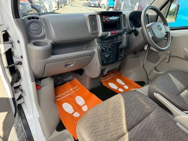 ＮＶ１００クリッパーバン ＤＸ　４人乗　社外コンポ　ＣＤ再生　スピーカー付　集中ドアロック　両側スライドドア　ヘッドライトレベライザー　エアコン　パワステ　ダブルエアバッグ　フルフラットシート　ドアバイザー　禁煙車（14枚目）
