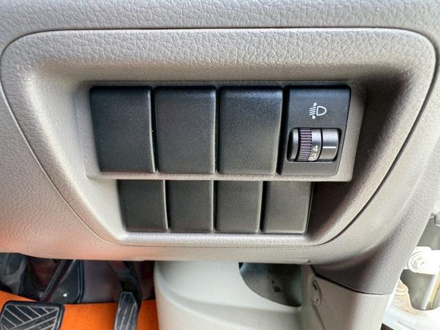 ＮＶ１００クリッパーバン ＤＸ　４人乗　社外コンポ　ＣＤ再生　スピーカー付　集中ドアロック　両側スライドドア　ヘッドライトレベライザー　エアコン　パワステ　ダブルエアバッグ　フルフラットシート　ドアバイザー　禁煙車（23枚目）