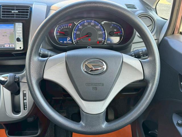 ハンドル擦れも無くメーター周りもすっきりしております☆ガラスも広く視界も良好で運転しやすいコンディションになっております☆低価格車でも自信をもってお届けします★☆