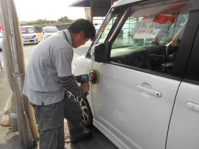 水垢がヒドイ車は、再度仕上げを行っておりピカピカの状態に仕上げます。キレイな状態を見て頂ければご納得いただけるはずです！