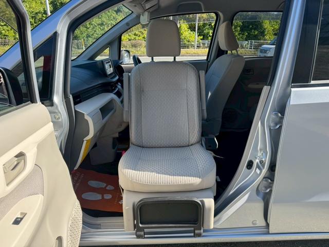 ムーヴ フロントシートリフトＬ　ＳＡ　ワンオーナー　福祉車両　助手席サイドリフトアップシート　衝突被害軽減ブレーキ　スマートアシスト　アイドリングストップ　ＣＤ再生　外部入力　横滑り防止機能　キーレスエントリー　電格ミラー　禁煙車　記録簿（18枚目）