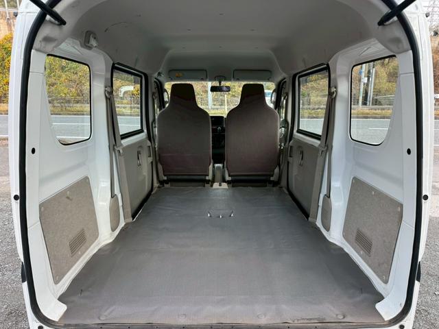 エブリイ ＰＡ　ハイルーフ　５ＡＧＳ　車４人乗　集中ドアロック　両側スライドドア　ヘッドライトレベライザー　エアコン　パワステ　ダブルエアバッグ　フルフラットシート　ドアバイザー　スペアキー　禁煙車　定期点検記録簿（33枚目）