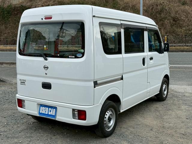 ＮＶ１００クリッパーバン ＤＸ／　５ＭＴ　４人乗　ドライブレコーダー　集中ドアロック　両側スライドドア　ヘッドライトレベライザー　エアコン　パワステ　ダブルエアバッグ　フルフラットシート　ドアバイザー　禁煙車　定期点検記録簿（9枚目）