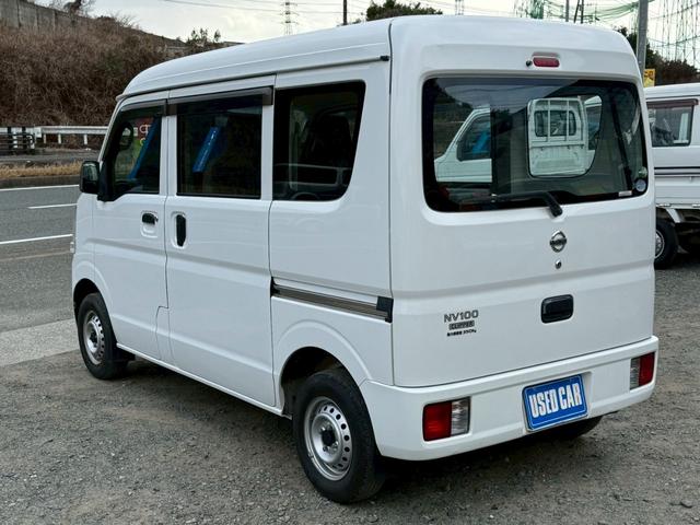 ＮＶ１００クリッパーバン ＤＸ／　５ＭＴ　４人乗　ドライブレコーダー　集中ドアロック　両側スライドドア　ヘッドライトレベライザー　エアコン　パワステ　ダブルエアバッグ　フルフラットシート　ドアバイザー　禁煙車　定期点検記録簿（11枚目）