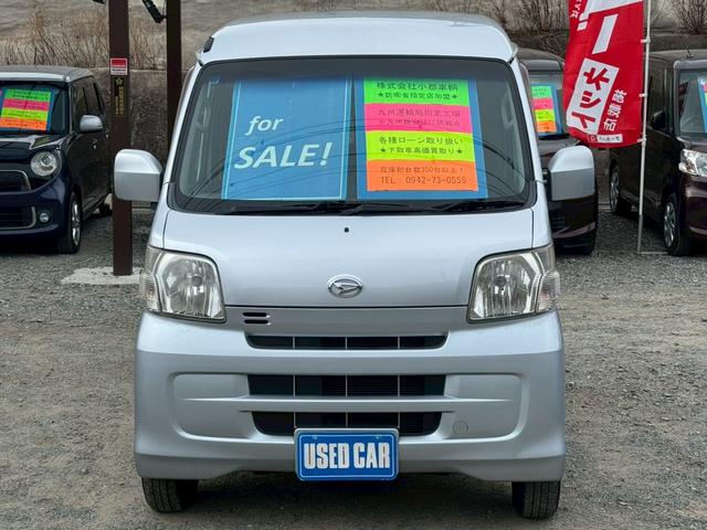 ハイゼットカーゴ クルーズ　ディスプレイオーディオ　Ｂｌｕｅｔｏｏｔｈ　ＥＴＣ　後付アームレスト　４人乗　電格ミラー　集中ドアロック　両側スライドドア　ヘッドライトレベライザー　ダブルエアバッグ　フルフラットシート　ドアバイザー（2枚目）