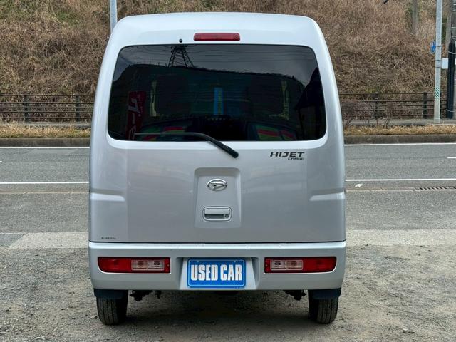 ハイゼットカーゴ クルーズ　ディスプレイオーディオ　Ｂｌｕｅｔｏｏｔｈ　ＥＴＣ　後付アームレスト　４人乗　電格ミラー　集中ドアロック　両側スライドドア　ヘッドライトレベライザー　ダブルエアバッグ　フルフラットシート　ドアバイザー（10枚目）