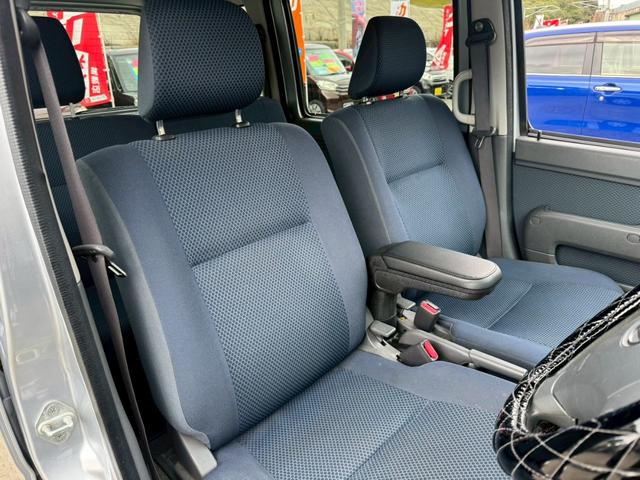 ハイゼットカーゴ クルーズ　ディスプレイオーディオ　Ｂｌｕｅｔｏｏｔｈ　ＥＴＣ　後付アームレスト　４人乗　電格ミラー　集中ドアロック　両側スライドドア　ヘッドライトレベライザー　ダブルエアバッグ　フルフラットシート　ドアバイザー（15枚目）
