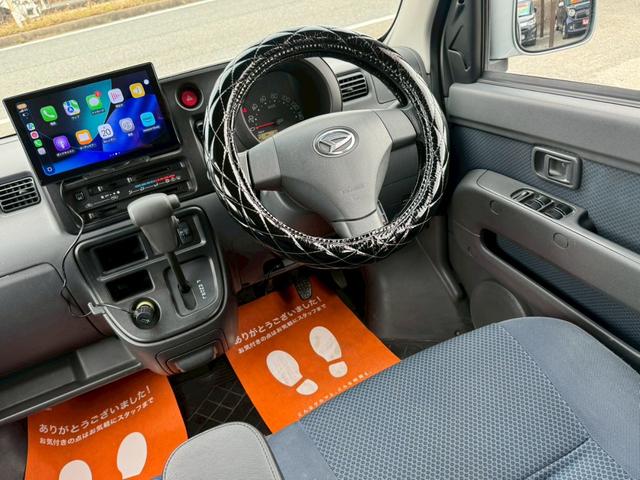 ハイゼットカーゴ クルーズ　ディスプレイオーディオ　Ｂｌｕｅｔｏｏｔｈ　ＥＴＣ　後付アームレスト　４人乗　電格ミラー　集中ドアロック　両側スライドドア　ヘッドライトレベライザー　ダブルエアバッグ　フルフラットシート　ドアバイザー（20枚目）