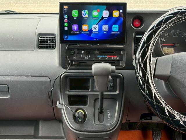 ハイゼットカーゴ クルーズ　ディスプレイオーディオ　Ｂｌｕｅｔｏｏｔｈ　ＥＴＣ　後付アームレスト　４人乗　電格ミラー　集中ドアロック　両側スライドドア　ヘッドライトレベライザー　ダブルエアバッグ　フルフラットシート　ドアバイザー（23枚目）