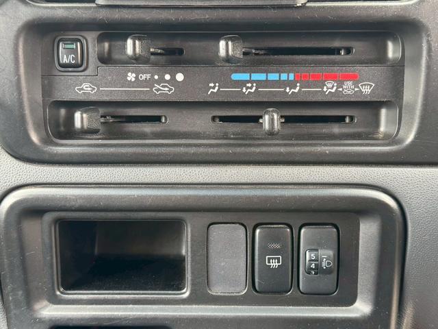 ハイゼットカーゴ クルーズ　ディスプレイオーディオ　Ｂｌｕｅｔｏｏｔｈ　ＥＴＣ　後付アームレスト　４人乗　電格ミラー　集中ドアロック　両側スライドドア　ヘッドライトレベライザー　ダブルエアバッグ　フルフラットシート　ドアバイザー（27枚目）