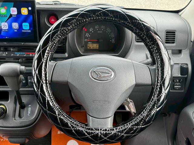 ハイゼットカーゴ クルーズ　ディスプレイオーディオ　Ｂｌｕｅｔｏｏｔｈ　ＥＴＣ　後付アームレスト　４人乗　電格ミラー　集中ドアロック　両側スライドドア　ヘッドライトレベライザー　ダブルエアバッグ　フルフラットシート　ドアバイザー（28枚目）