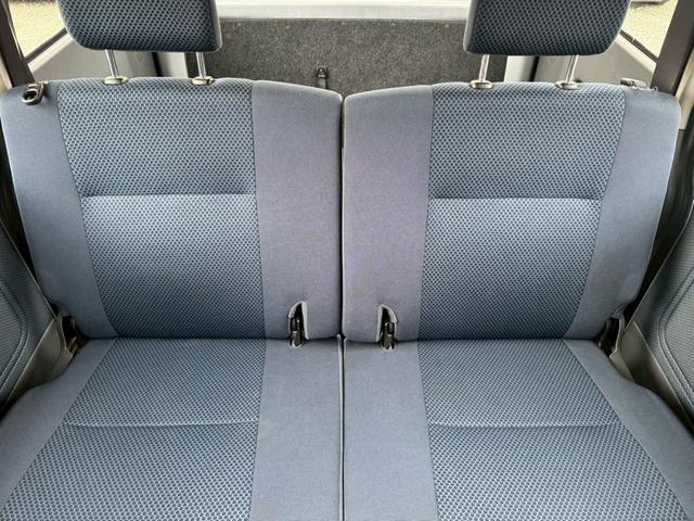 ハイゼットカーゴ クルーズ　ディスプレイオーディオ　Ｂｌｕｅｔｏｏｔｈ　ＥＴＣ　後付アームレスト　４人乗　電格ミラー　集中ドアロック　両側スライドドア　ヘッドライトレベライザー　ダブルエアバッグ　フルフラットシート　ドアバイザー（32枚目）