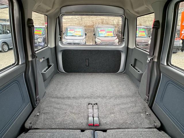 ハイゼットカーゴ クルーズ　ディスプレイオーディオ　Ｂｌｕｅｔｏｏｔｈ　ＥＴＣ　後付アームレスト　４人乗　電格ミラー　集中ドアロック　両側スライドドア　ヘッドライトレベライザー　ダブルエアバッグ　フルフラットシート　ドアバイザー（37枚目）