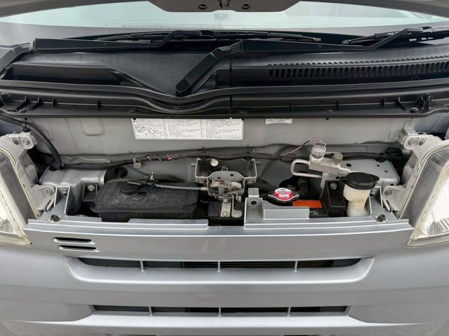 ハイゼットカーゴ クルーズ　ディスプレイオーディオ　Ｂｌｕｅｔｏｏｔｈ　ＥＴＣ　後付アームレスト　４人乗　電格ミラー　集中ドアロック　両側スライドドア　ヘッドライトレベライザー　ダブルエアバッグ　フルフラットシート　ドアバイザー（38枚目）