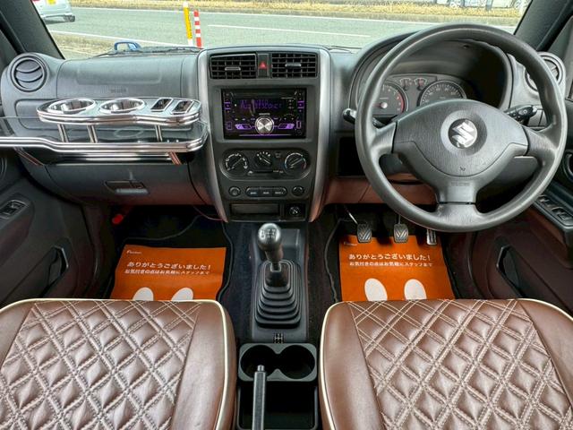 ジムニー ＸＧ　６型５ＭＴ　リフトアップ　社外オーディオ　Ｂｌｕｅｔｏｏｔｈ　ターボ　革調シートカバー　社外マフラー　オーバーフェンダー　ＬＥＤライト・デイライト　ショートバンパー　フロントテーブル　光軸調整ライト（3枚目）