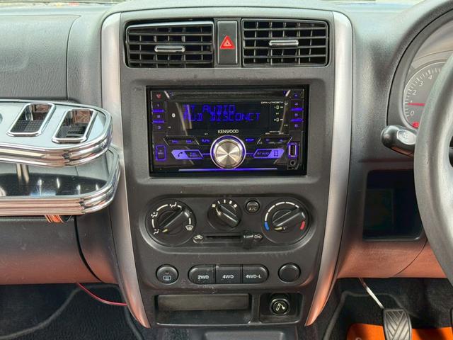 ジムニー ＸＧ　６型５ＭＴ　リフトアップ　社外オーディオ　Ｂｌｕｅｔｏｏｔｈ　ターボ　革調シートカバー　社外マフラー　オーバーフェンダー　ＬＥＤライト・デイライト　ショートバンパー　フロントテーブル　光軸調整ライト（5枚目）