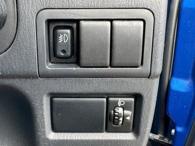 ジムニー ＸＧ　６型５ＭＴ　リフトアップ　社外オーディオ　Ｂｌｕｅｔｏｏｔｈ　ターボ　革調シートカバー　社外マフラー　オーバーフェンダー　ＬＥＤライト・デイライト　ショートバンパー　フロントテーブル　光軸調整ライト（9枚目）