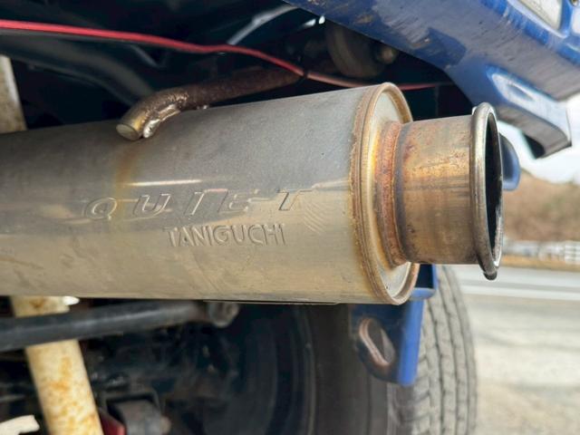 ジムニー ＸＧ　６型５ＭＴ　リフトアップ　社外オーディオ　Ｂｌｕｅｔｏｏｔｈ　ターボ　革調シートカバー　社外マフラー　オーバーフェンダー　ＬＥＤライト・デイライト　ショートバンパー　フロントテーブル　光軸調整ライト（16枚目）