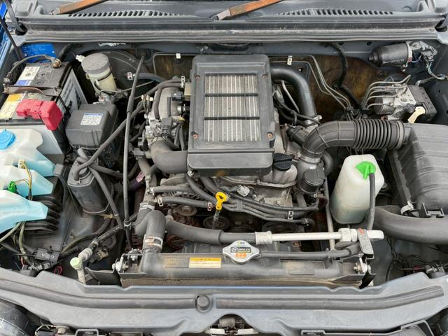 ジムニー ＸＧ　６型５ＭＴ　リフトアップ　社外オーディオ　Ｂｌｕｅｔｏｏｔｈ　ターボ　革調シートカバー　社外マフラー　オーバーフェンダー　ＬＥＤライト・デイライト　ショートバンパー　フロントテーブル　光軸調整ライト（19枚目）