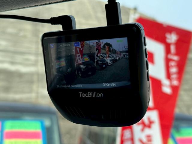 �h���C�u���R�[�_�[�t���ł��B�������̎��A������^�]�΍�ɂ�