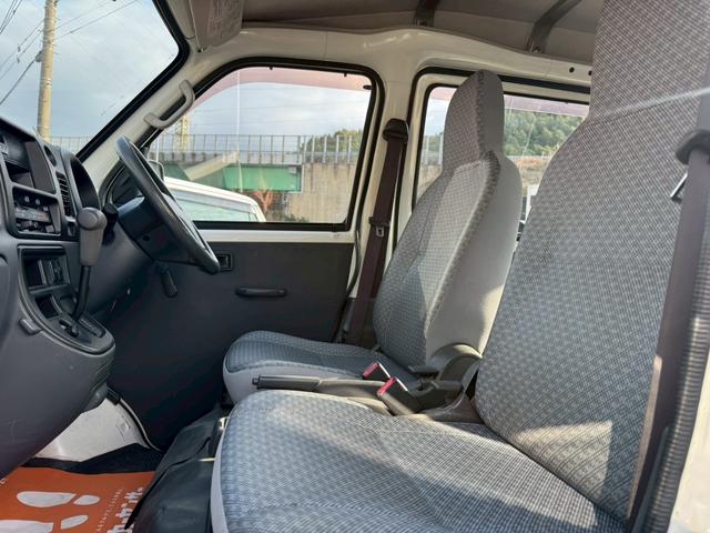 ハイゼットカーゴ スペシャルクリーン　ハイルーフ　４人乗　純正ラジオ　ＥＴＣ　集中ドアロック　両側スライドドア　ヘッドライトレベライザー　エアコン　パワステ　ダブルエアバッグ　フルフラットシート　ドアバイザー　レンタカーアップ車　取説（18枚目）