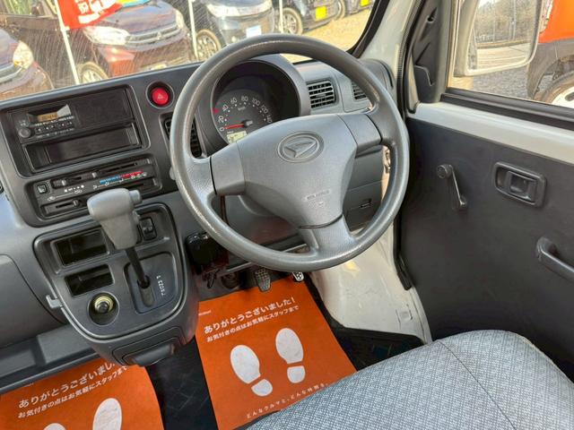 ハイゼットカーゴ スペシャルクリーン　ハイルーフ　４人乗　純正ラジオ　ＥＴＣ　集中ドアロック　両側スライドドア　ヘッドライトレベライザー　エアコン　パワステ　ダブルエアバッグ　フルフラットシート　ドアバイザー　レンタカーアップ車　取説（21枚目）