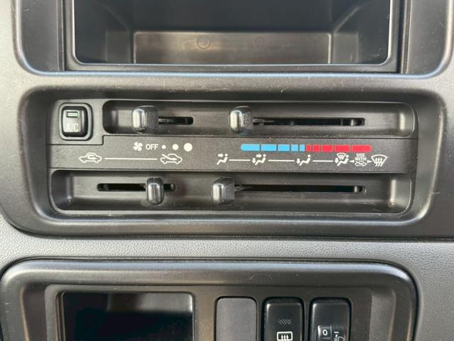 ハイゼットカーゴ スペシャルクリーン　ハイルーフ　４人乗　純正ラジオ　ＥＴＣ　集中ドアロック　両側スライドドア　ヘッドライトレベライザー　エアコン　パワステ　ダブルエアバッグ　フルフラットシート　ドアバイザー　レンタカーアップ車　取説（26枚目）