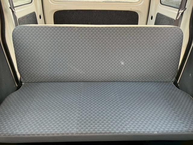 ハイゼットカーゴ スペシャルクリーン　ハイルーフ　４人乗　純正ラジオ　ＥＴＣ　集中ドアロック　両側スライドドア　ヘッドライトレベライザー　エアコン　パワステ　ダブルエアバッグ　フルフラットシート　ドアバイザー　レンタカーアップ車　取説（31枚目）