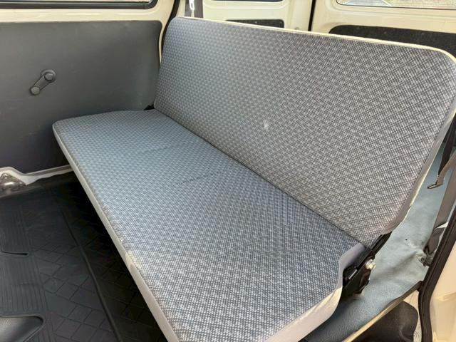 ハイゼットカーゴ スペシャルクリーン　ハイルーフ　４人乗　純正ラジオ　ＥＴＣ　集中ドアロック　両側スライドドア　ヘッドライトレベライザー　エアコン　パワステ　ダブルエアバッグ　フルフラットシート　ドアバイザー　レンタカーアップ車　取説（32枚目）