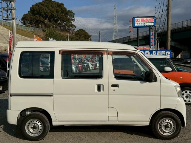 ハイゼットカーゴ スペシャル　ハイルーフ　４人乗　純正ラジオ　集中ドアロック　両側スライドドア　ヘッドライトレベライザー　エアコン　パワステ　ダブルエアバッグ　フルフラットシート　ドアバイザー　レンタカーアップ車　取扱説明書（8枚目）