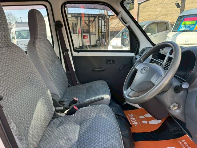 ハイゼットカーゴ スペシャル　ハイルーフ　４人乗　純正ラジオ　集中ドアロック　両側スライドドア　ヘッドライトレベライザー　エアコン　パワステ　ダブルエアバッグ　フルフラットシート　ドアバイザー　レンタカーアップ車　取扱説明書（14枚目）