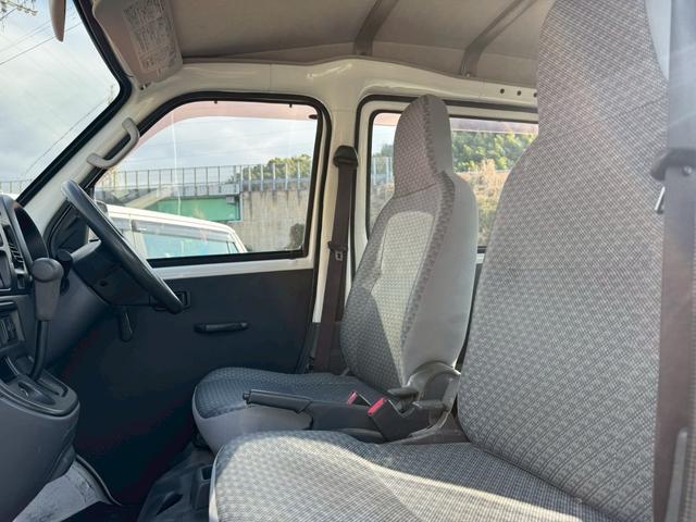 ハイゼットカーゴ スペシャル　ハイルーフ　４人乗　純正ラジオ　集中ドアロック　両側スライドドア　ヘッドライトレベライザー　エアコン　パワステ　ダブルエアバッグ　フルフラットシート　ドアバイザー　レンタカーアップ車　取扱説明書（18枚目）