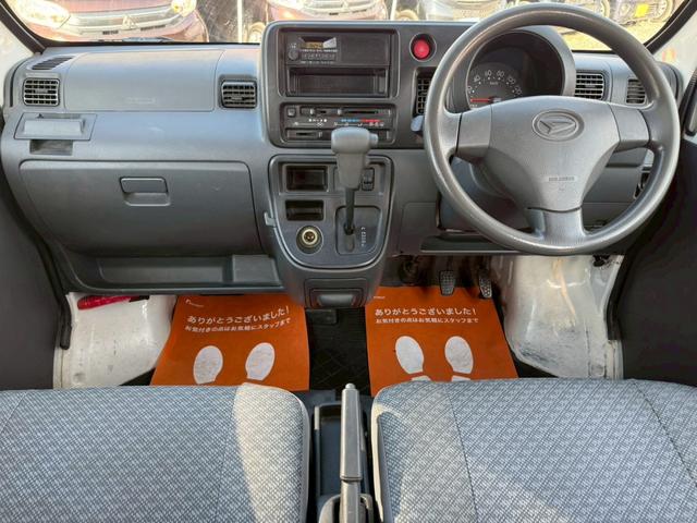 ハイゼットカーゴ スペシャル　ハイルーフ　４人乗　純正ラジオ　集中ドアロック　両側スライドドア　ヘッドライトレベライザー　エアコン　パワステ　ダブルエアバッグ　フルフラットシート　ドアバイザー　レンタカーアップ車　取扱説明書（22枚目）
