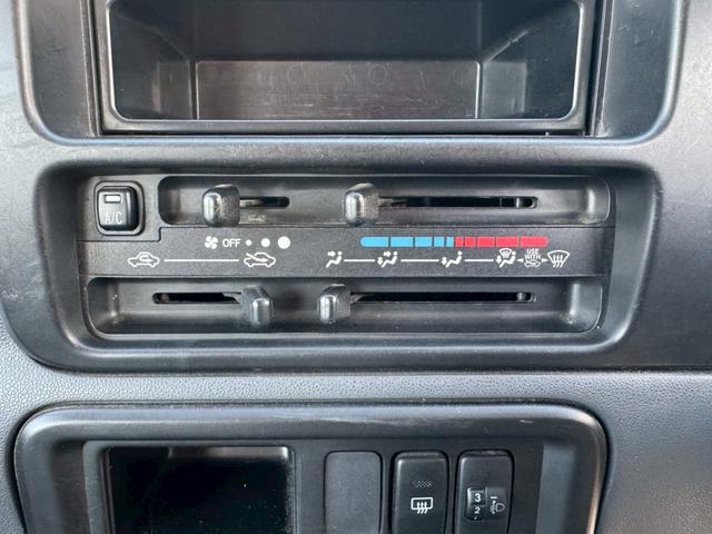 ハイゼットカーゴ スペシャル　ハイルーフ　４人乗　純正ラジオ　集中ドアロック　両側スライドドア　ヘッドライトレベライザー　エアコン　パワステ　ダブルエアバッグ　フルフラットシート　ドアバイザー　レンタカーアップ車　取扱説明書（26枚目）