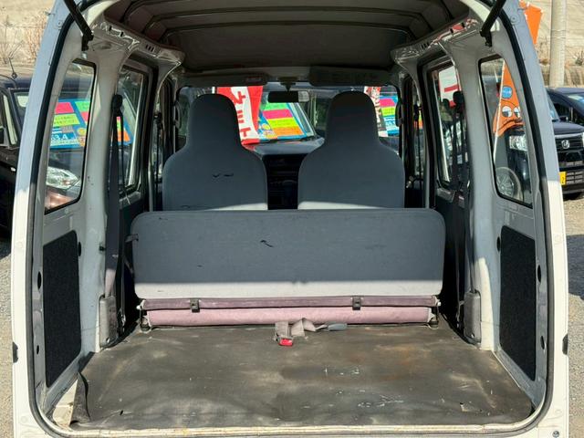 ハイゼットカーゴ スペシャル　ハイルーフ　４人乗　純正ラジオ　集中ドアロック　両側スライドドア　ヘッドライトレベライザー　エアコン　パワステ　ダブルエアバッグ　フルフラットシート　ドアバイザー　レンタカーアップ車　取扱説明書（32枚目）