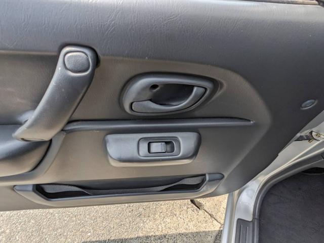 ジムニー ＸＧ　５型ＭＴ　ターボ　Ｂｌｕｅｔｏｏｔｈ　ＣＤ再生　ＥＴＣ　ルーフキャリア　キーレスエントリー　純正１６インチアルミ　パワステ　エアコン　パワーウインドウ　ダブルエアバッグ　背面タイヤ（51枚目）