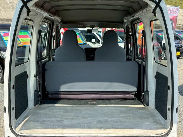 ハイゼットカーゴ スペシャル　ハイルーフ　４人乗　純正ラジオ　集中ドアロック　両側スライドドア　ヘッドライトレベライザー　エアコン　パワステ　ダブルエアバッグ　フルフラットシート　ドアバイザー　レンタカーアップ車　禁煙車　取説（15枚目）