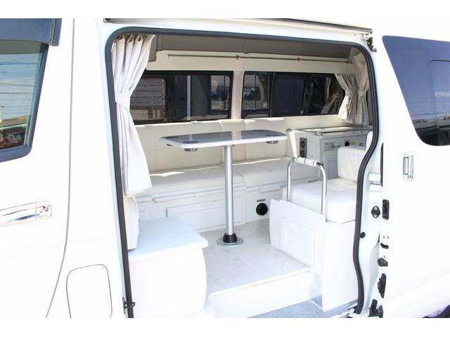 ハイエースバン ＲＶビックフット　スウィング４．７ｎ　２．８ＤＴ　４ＷＤ　キャンピングカー　シンク　冷蔵庫　ＦＦヒーター　電子レンジ　１５００Ｗインバーター　コロナ製冷風機　ツインサブバッテリー　走行充電　外部充電　マックスファン　床下収納　１オーナー車（3枚目）