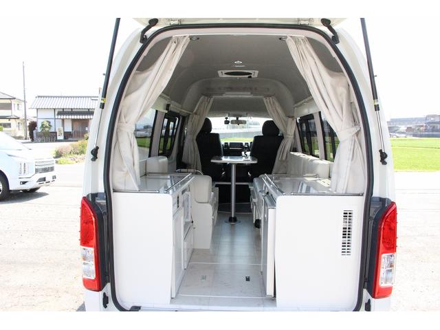 ハイエースバン ＲＶビックフット　スウィング４．７ｎ　２．８ＤＴ　４ＷＤ　キャンピングカー　シンク　冷蔵庫　ＦＦヒーター　電子レンジ　１５００Ｗインバーター　コロナ製冷風機　ツインサブバッテリー　走行充電　外部充電　マックスファン　床下収納　１オーナー車（4枚目）