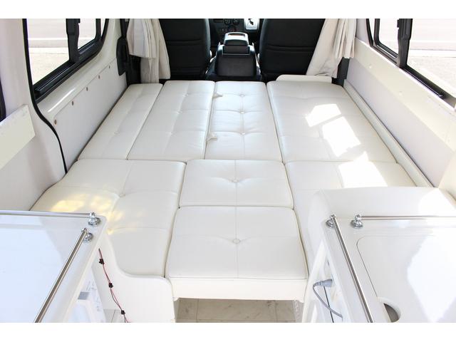 ハイエースバン ＲＶビックフット　スウィング４．７ｎ　２．８ＤＴ　４ＷＤ　キャンピングカー　シンク　冷蔵庫　ＦＦヒーター　電子レンジ　１５００Ｗインバーター　コロナ製冷風機　ツインサブバッテリー　走行充電　外部充電　マックスファン　床下収納　１オーナー車（5枚目）