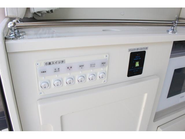 ハイエースバン ＲＶビックフット　スウィング４．７ｎ　２．８ＤＴ　４ＷＤ　キャンピングカー　シンク　冷蔵庫　ＦＦヒーター　電子レンジ　１５００Ｗインバーター　コロナ製冷風機　ツインサブバッテリー　走行充電　外部充電　マックスファン　床下収納　１オーナー車（11枚目）