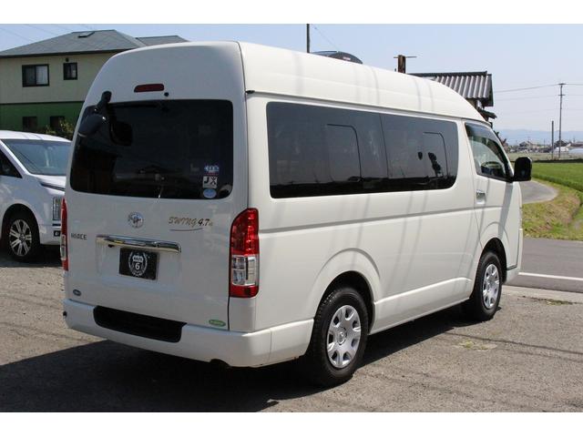 ハイエースバン ＲＶビックフット　スウィング４．７ｎ　２．８ＤＴ　４ＷＤ　キャンピングカー　シンク　冷蔵庫　ＦＦヒーター　電子レンジ　１５００Ｗインバーター　コロナ製冷風機　ツインサブバッテリー　走行充電　外部充電　マックスファン　床下収納　１オーナー車（20枚目）