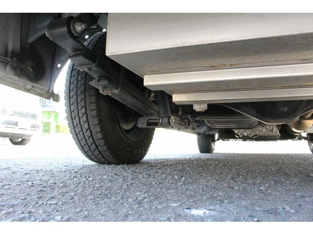 ハイエースバン ＲＶビックフット　スウィング４．７ｎ　２．８ＤＴ　４ＷＤ　キャンピングカー　シンク　冷蔵庫　ＦＦヒーター　電子レンジ　１５００Ｗインバーター　コロナ製冷風機　ツインサブバッテリー　走行充電　外部充電　マックスファン　床下収納　１オーナー車（28枚目）